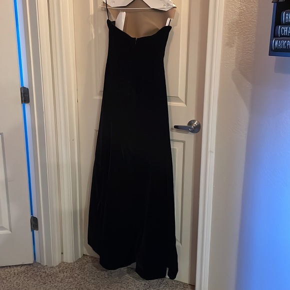 COPY - Black Strapless Velvet Dress - Picture 4 of 9